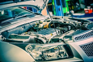 photodune_10287394_car_repairing_xs.jpg
